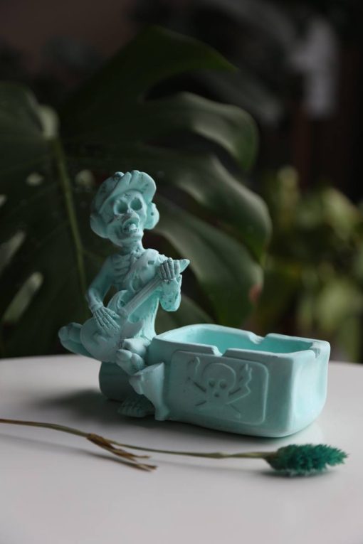 جا سیگاری طرح اسکلت گیتار زن