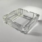 زیرسیگاری شیشه ای مربع