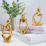 مجسمه متفکر سنگی